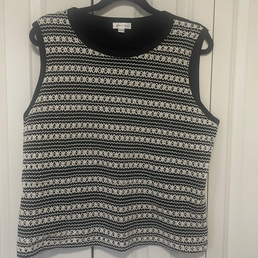 Gemma+Jane beautiful front embroidered top